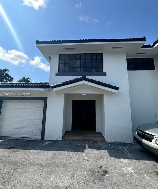 1st image of 825 NW 33rd Ave #825