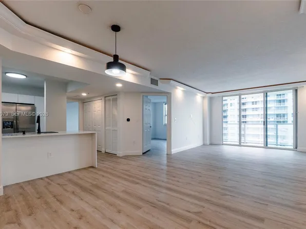 1155 Brickell Bay Dr, Miami, FL