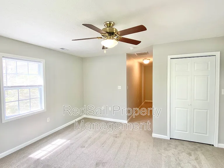 102 Thunderbird Ln — Photo 22