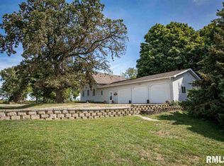 2827 75th Ave, Viola, IL 61486