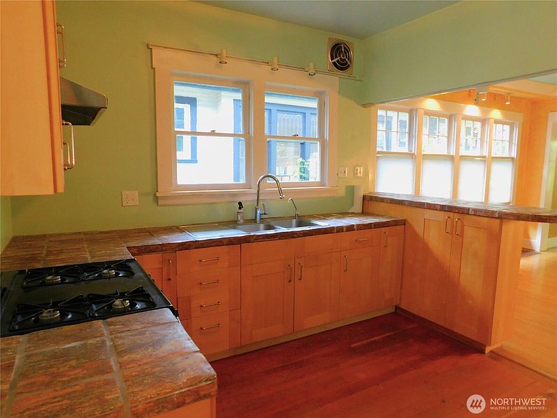 5th image of 7217 4th Avenue NW