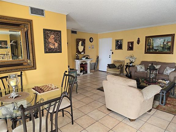 5th image of 3210 SE 10th St APT 8C