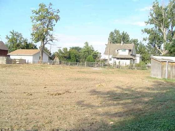Home-detached 2-car garage