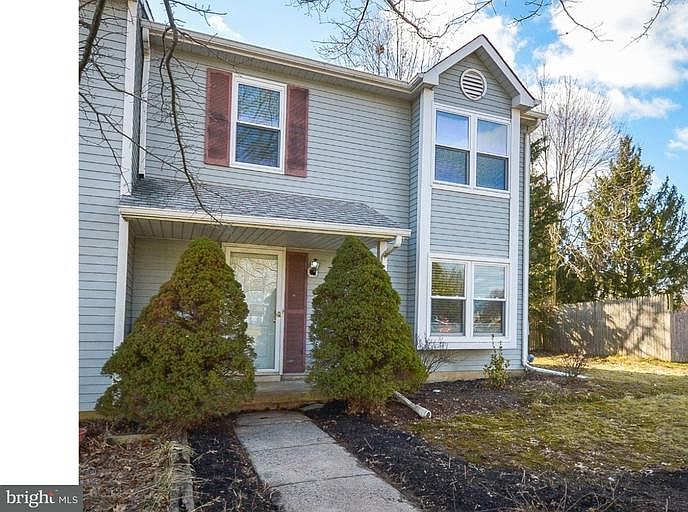 1st image of 72 Hunt Dr