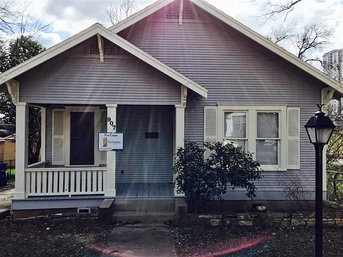 907 Taylor St Photo 1