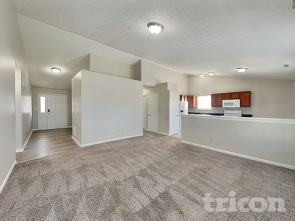 2nd image of 1082 Sunmeadow Cir