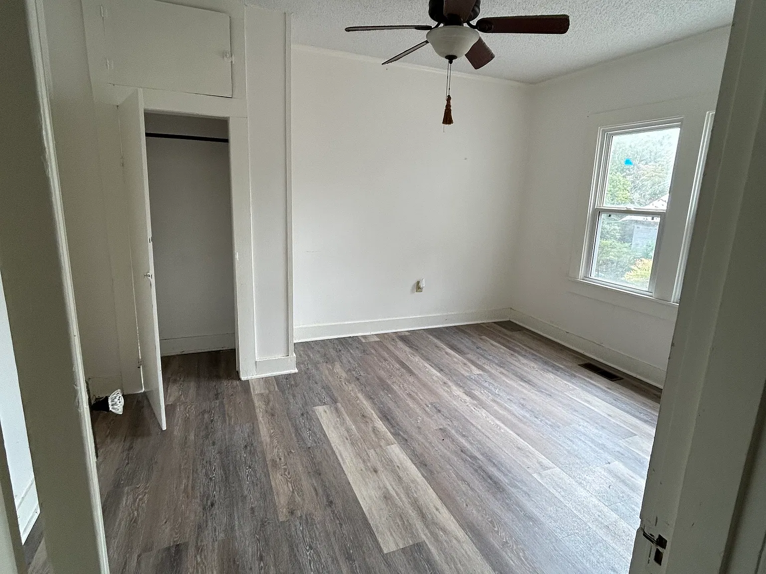 3 bed, 1090 sqft, $1,300 — Photo 2