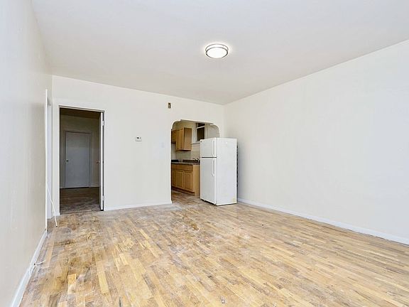 4th image of 265 Skillman St #1