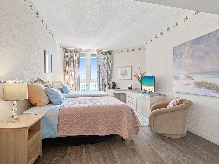 16445 Collins Ave #11B — Photo 4