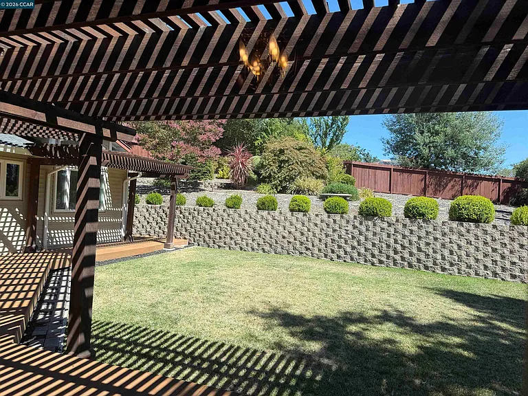 1271 Summit Rd — Photo 23