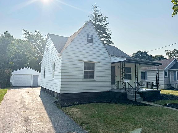 2nd image of 707 Burns St