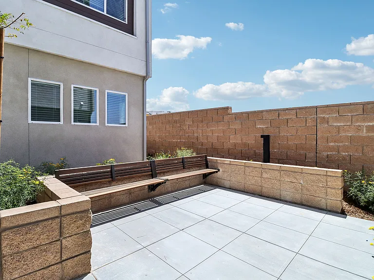 Axis at Millenia Townhomes — Photo 27