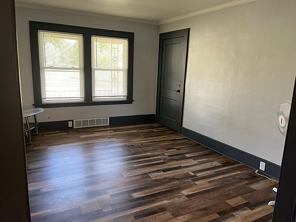 4th image of 241 E Lincoln Ave #1/2