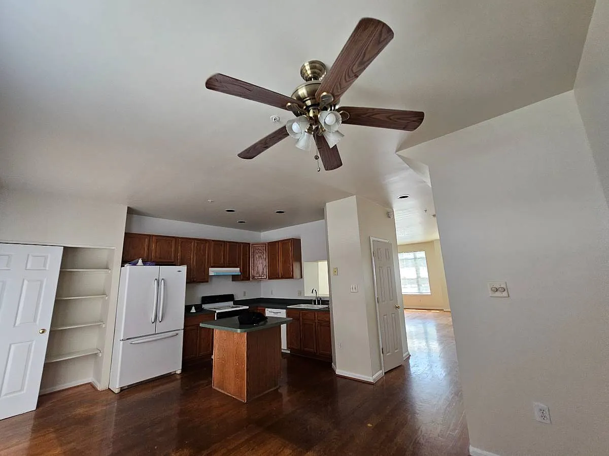 4 bed, 2.5 bath, 1740 sqft, $2,800 — Photo 3