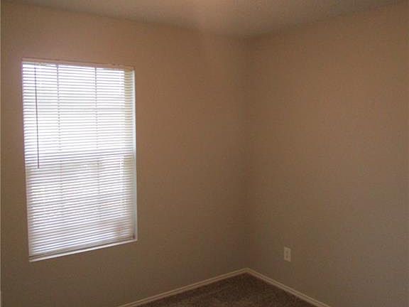 5th image of 709 E Kirnwood Dr