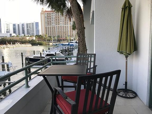 4th image of 928 Boulevard Of The Arts #15