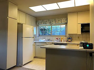 2609 Silvercrest St — Photo 3