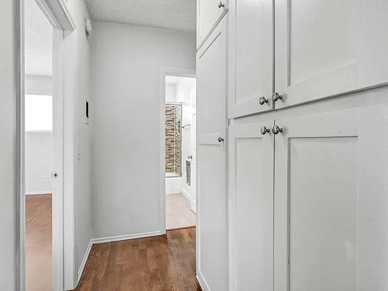 113 N Gale Dr — Photo 26