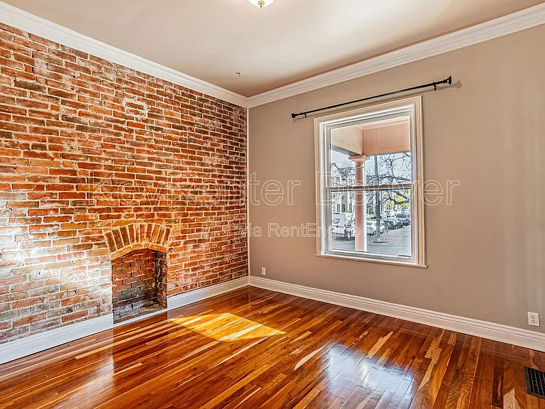 2105 W 31st Ave — Photo 2