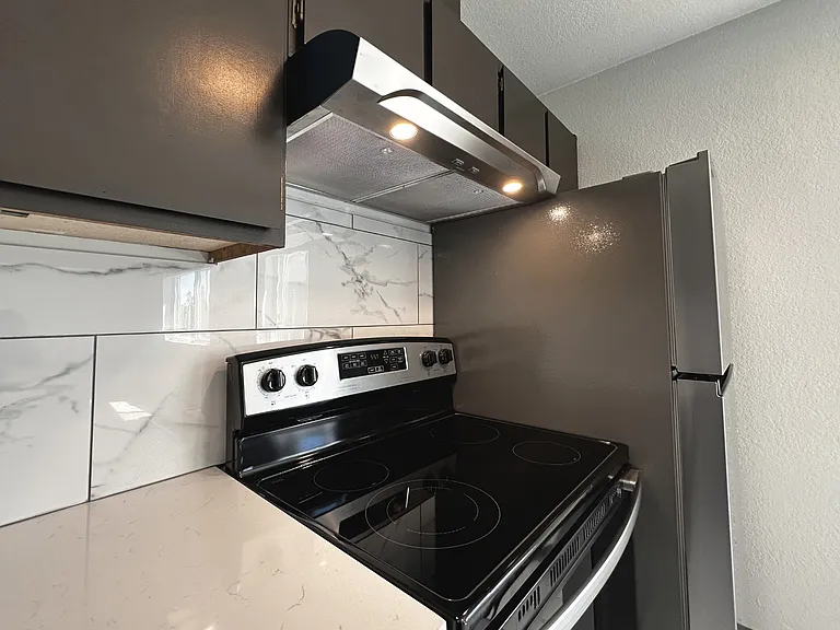 211-225 N Peterson Dr — Photo 20
