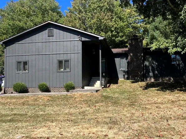 200 Crestway Dr, Beckley, WV 25801