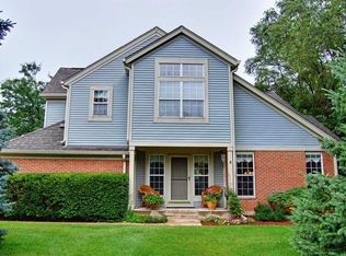 65 Ione Dr UNIT D, South Elgin, IL 60177