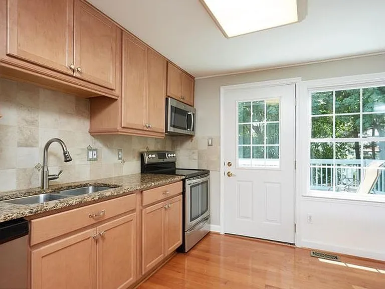 1605 Bayou Ct — Photo 2