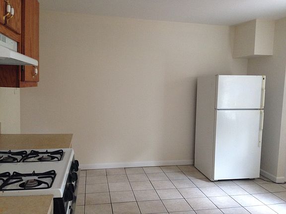 3rd image of 226 2nd St APT 2