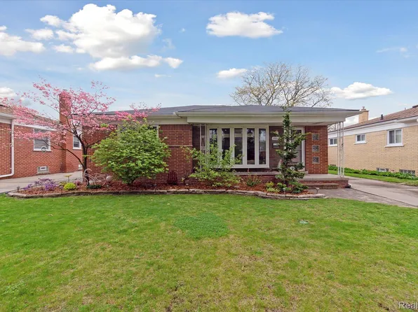 28612 Rockwood St, Saint Clair Shores, MI 48081