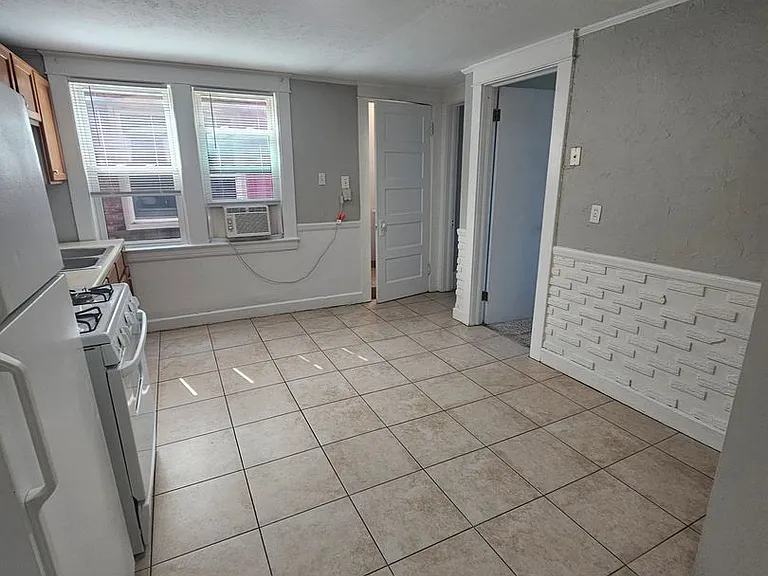 12022 Mayfield Rd — Photo 17