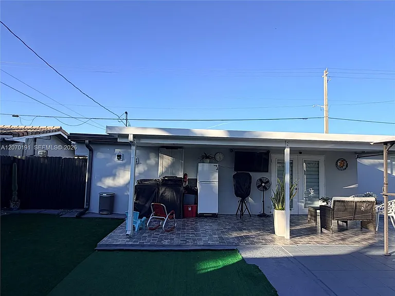 8100 Taft St — Photo 17