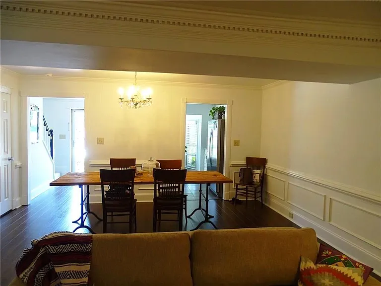 410 Forestgate Ct — Photo 6