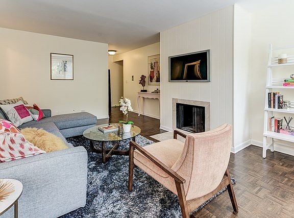 3rd image of 644 W Arlington Pl APT 3A
