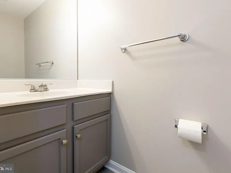 104 Frazer Dr — Photo 10