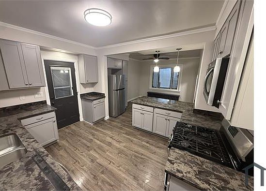 2nd image of 434 Edison St