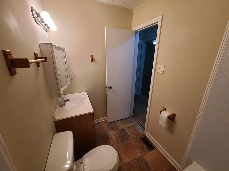 612 Platinum St — Photo 7