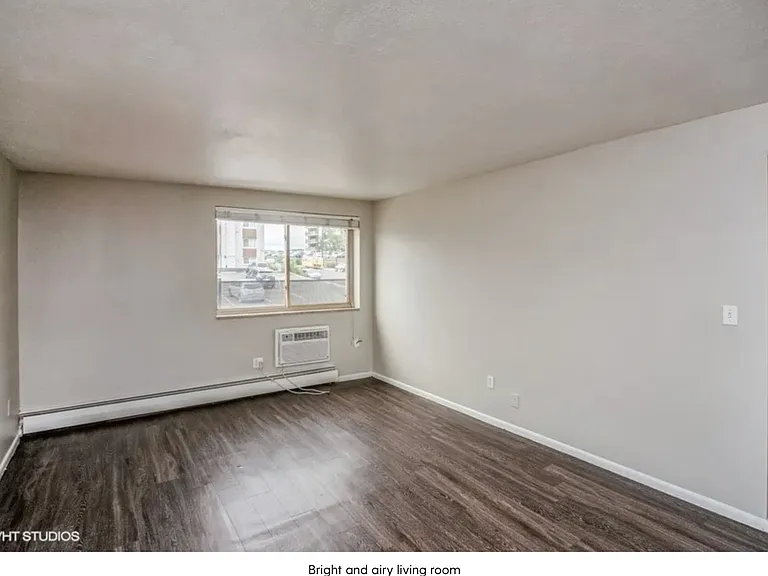Bellaire Apartment Homes — Photo 17