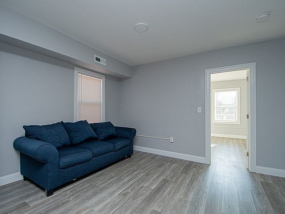 4th image of 189 Oak St #1L
