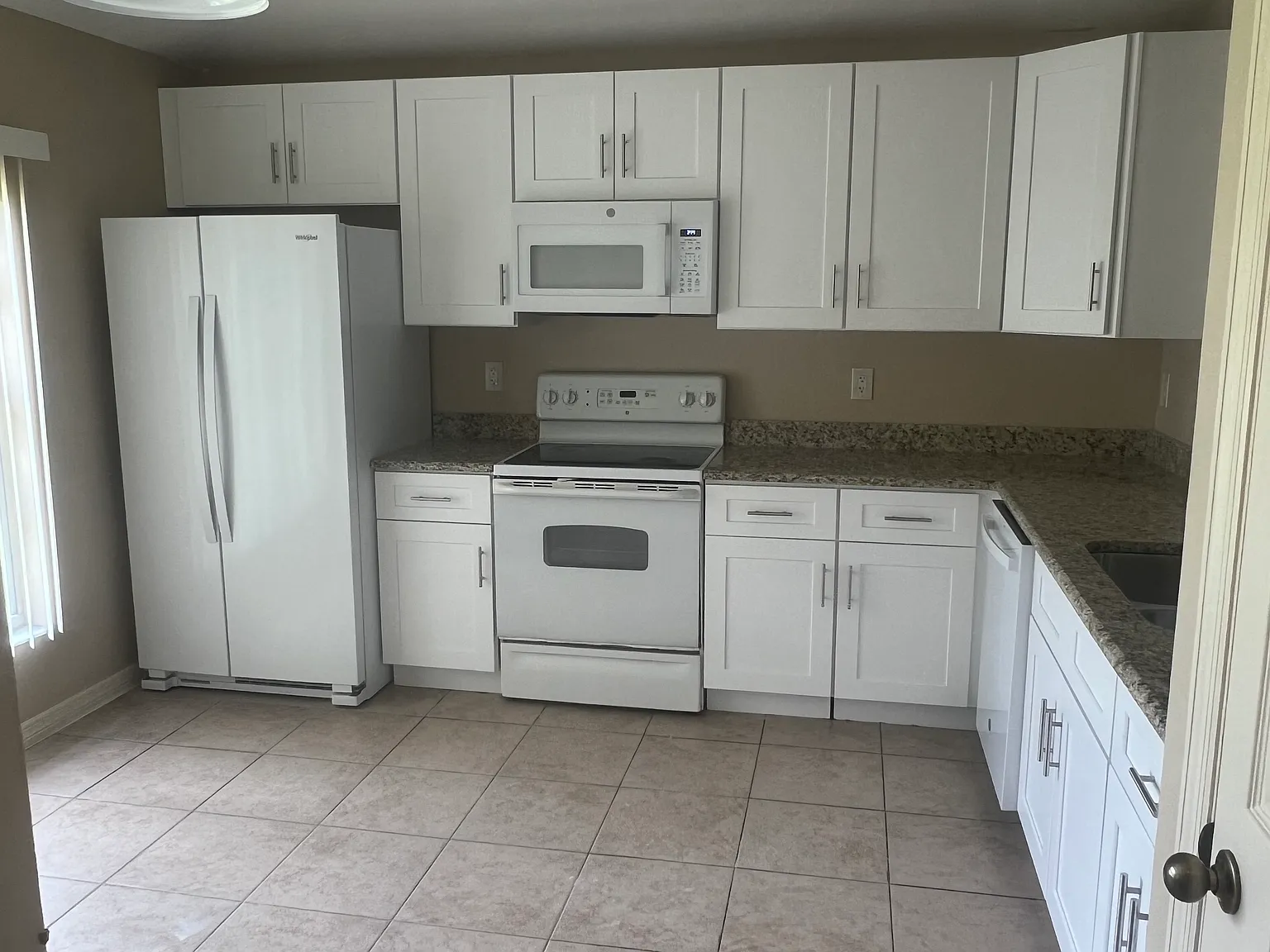 3 bed, 1453 sqft, $2,120 — Photo 3