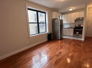 31-77 33rd St #3A, Astoria, NY 11106
