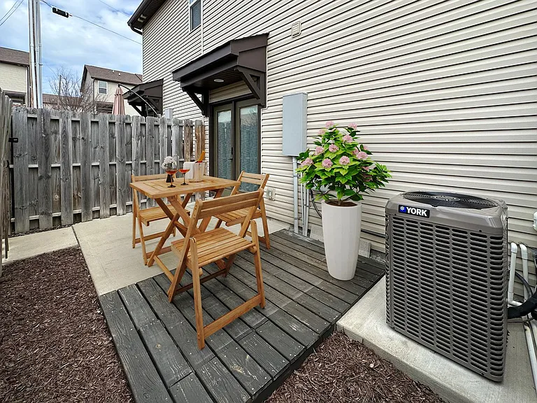 1123 Waterburg Ln — Photo 13