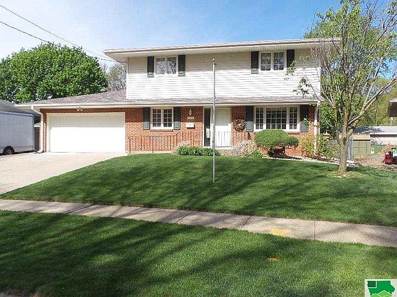 2nd image of 3259 Dearborn Blvd