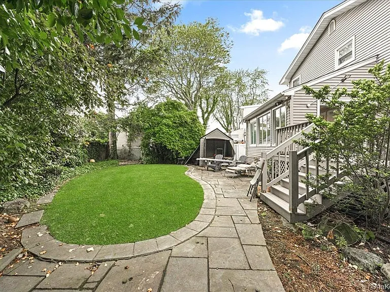 1127 Fordham Ln — Photo 26