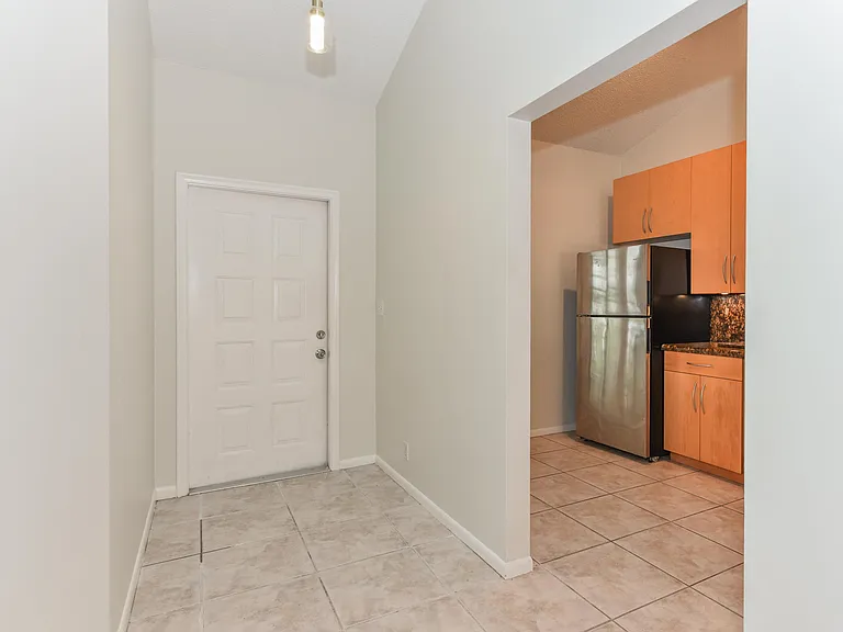 1400 NW 9th Ave #B-8 — Photo 4