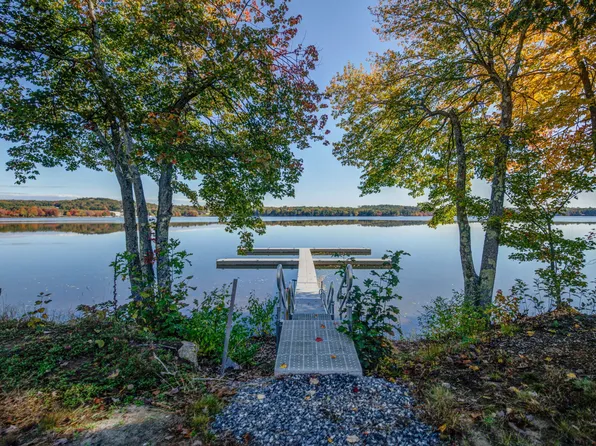 12 Clubhouse Drive, Naples, ME 04055
