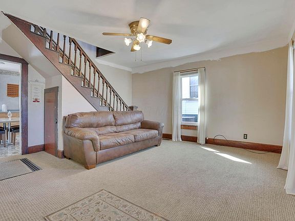 4th image of 531 W Brown St