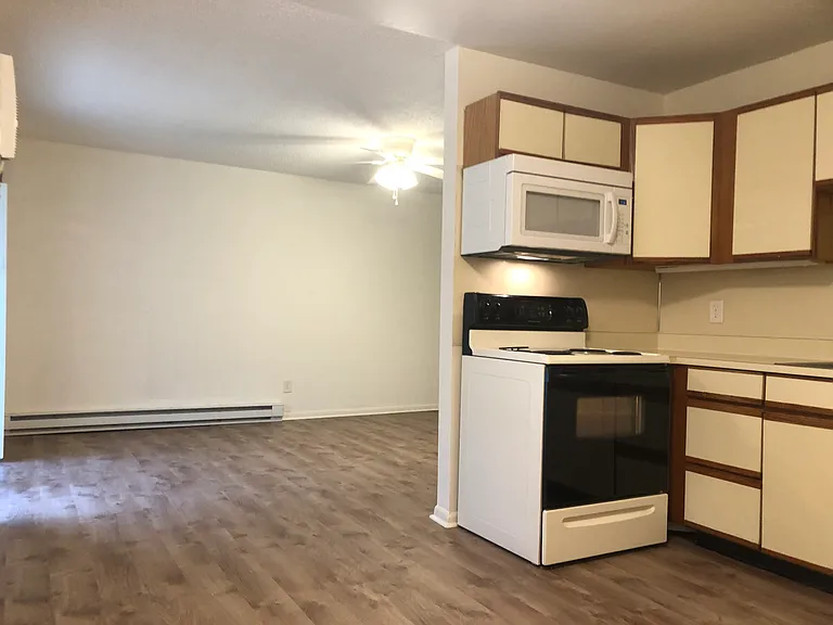 42A Oxford Vlg — Photo 11
