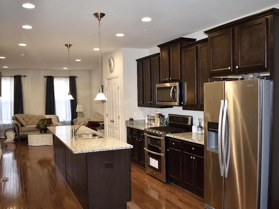 1st image of 517 Pebblebrook Ln