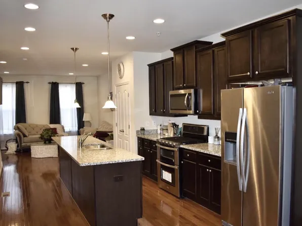 517 Pebblebrook Ln, Glen Burnie, MD 21060