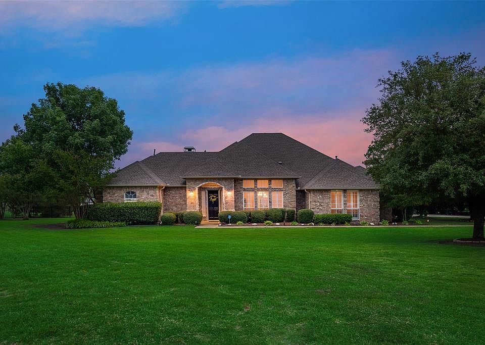 1st image of 4 Trailridge Dr